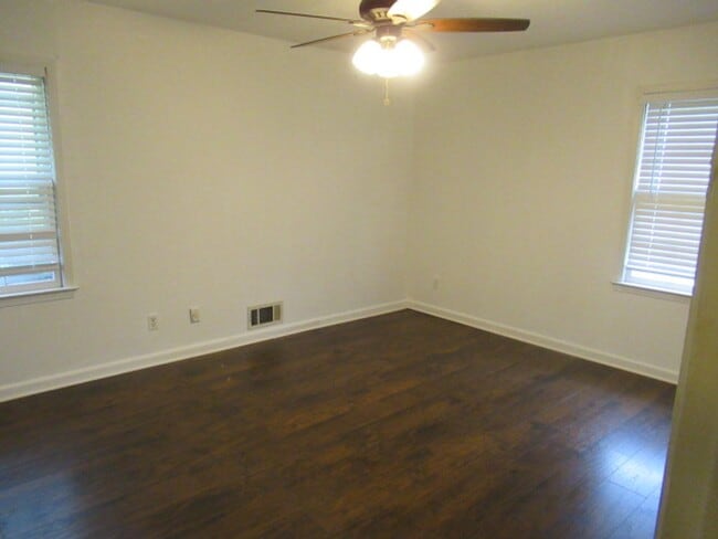 Building Photo - 70 Gibson Dr