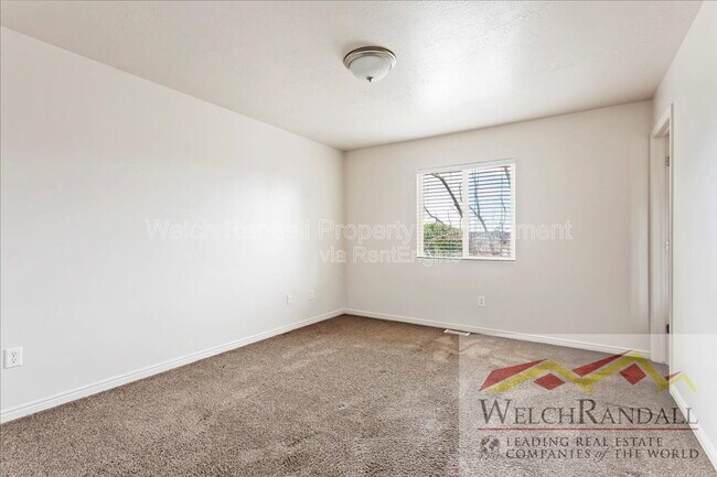 Building Photo - 1213 N Orchard Ave