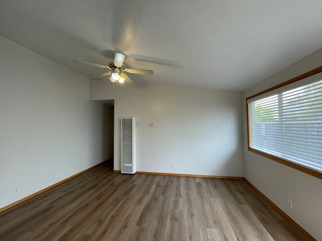 Building Photo - 1399 Chickadee Ct