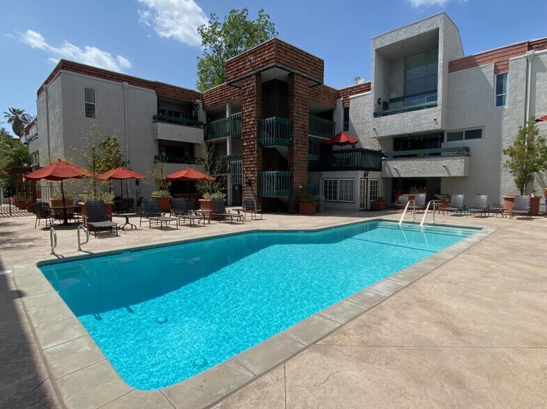 Building Photo - 355 S Los Robles Ave