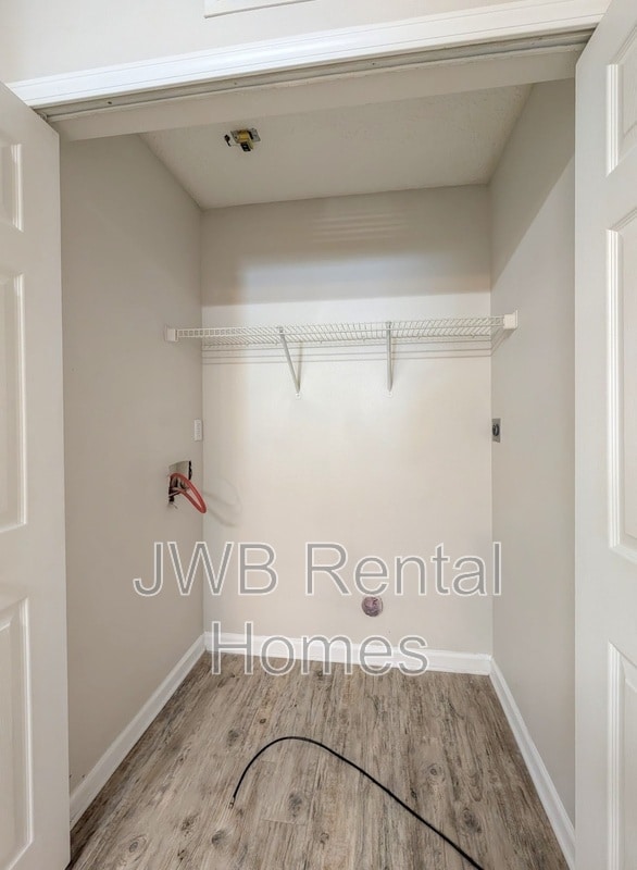 Building Photo - 8475 McGirts Village Ln