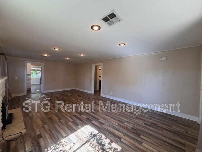 Building Photo - 337 W 200 N