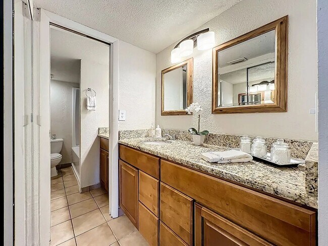 Building Photo - Charming 2BR Condo in Brandon