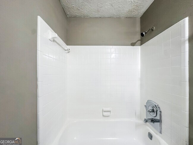 Building Photo - 323 Park Ridge Ct