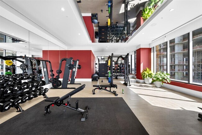 Building Photo - 11 NE 6th St