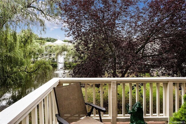 Building Photo - 611 Pondside Dr