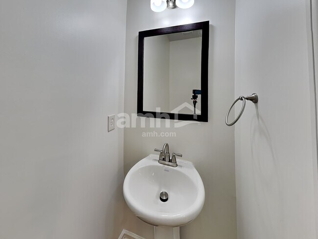 Building Photo - 3021 Golf Creek