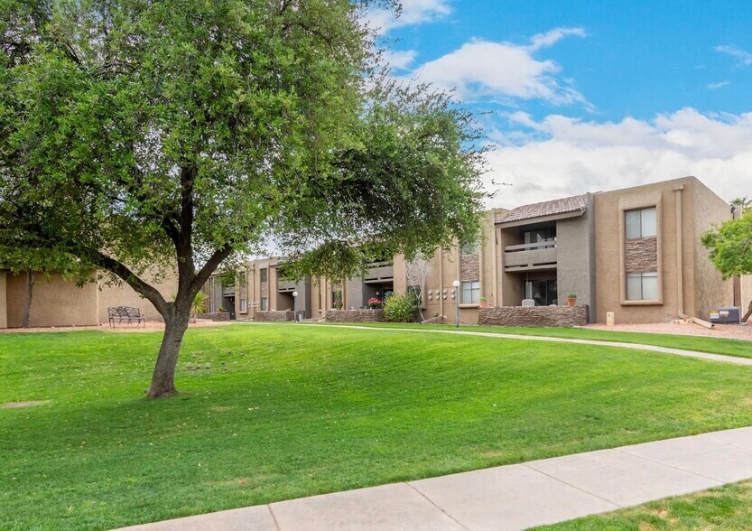 Building Photo - 3825 E Camelback Rd