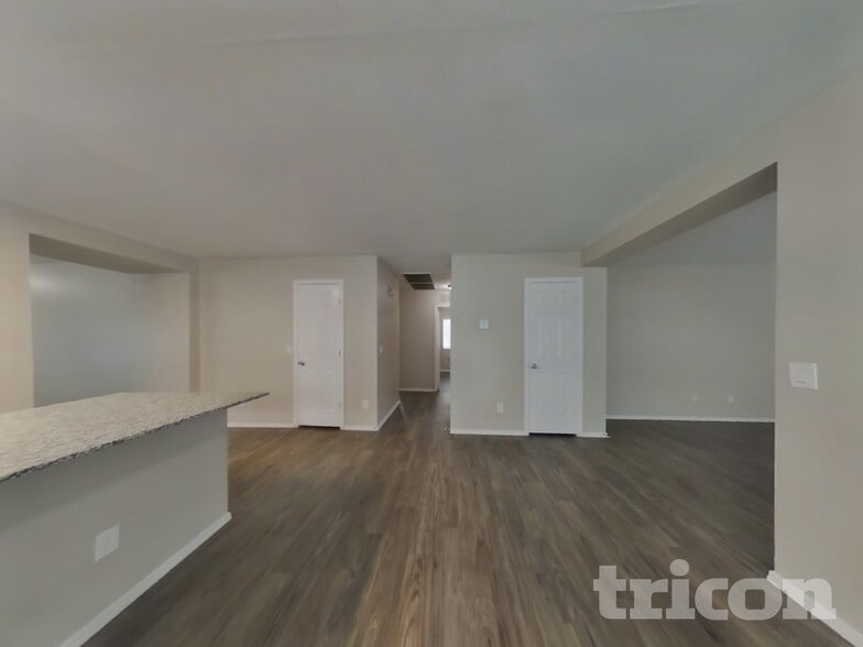 Building Photo - 3326 W St Anne Ave