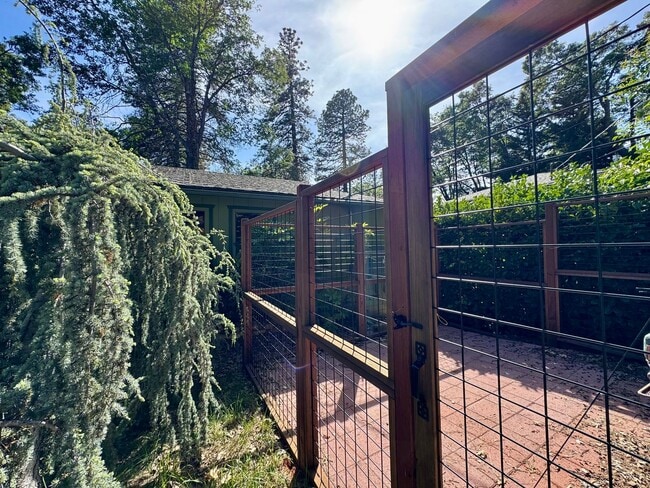 Building Photo - 4-bed 3-bath home in Nevada City!