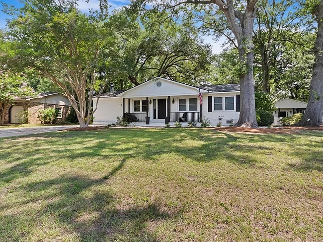 Building Photo - 1431 Glencoe Dr