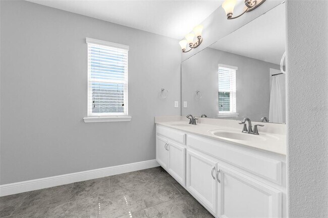 Building Photo - 8807 Eden Cove Dr