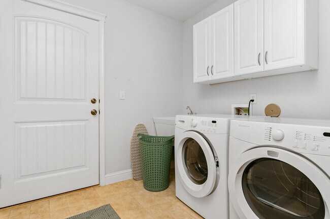 Building Photo - 3187 S Signorello Ln