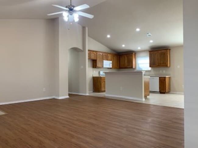 Building Photo - 4/2/2 EMISD