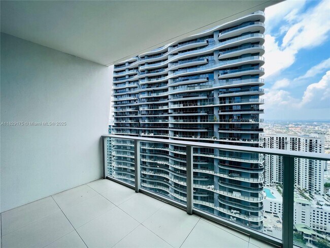Building Photo - 1010 Brickell Ave