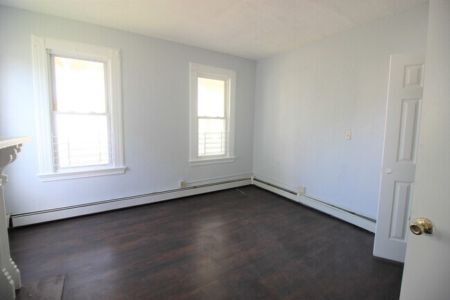 Building Photo - East Orange Rental