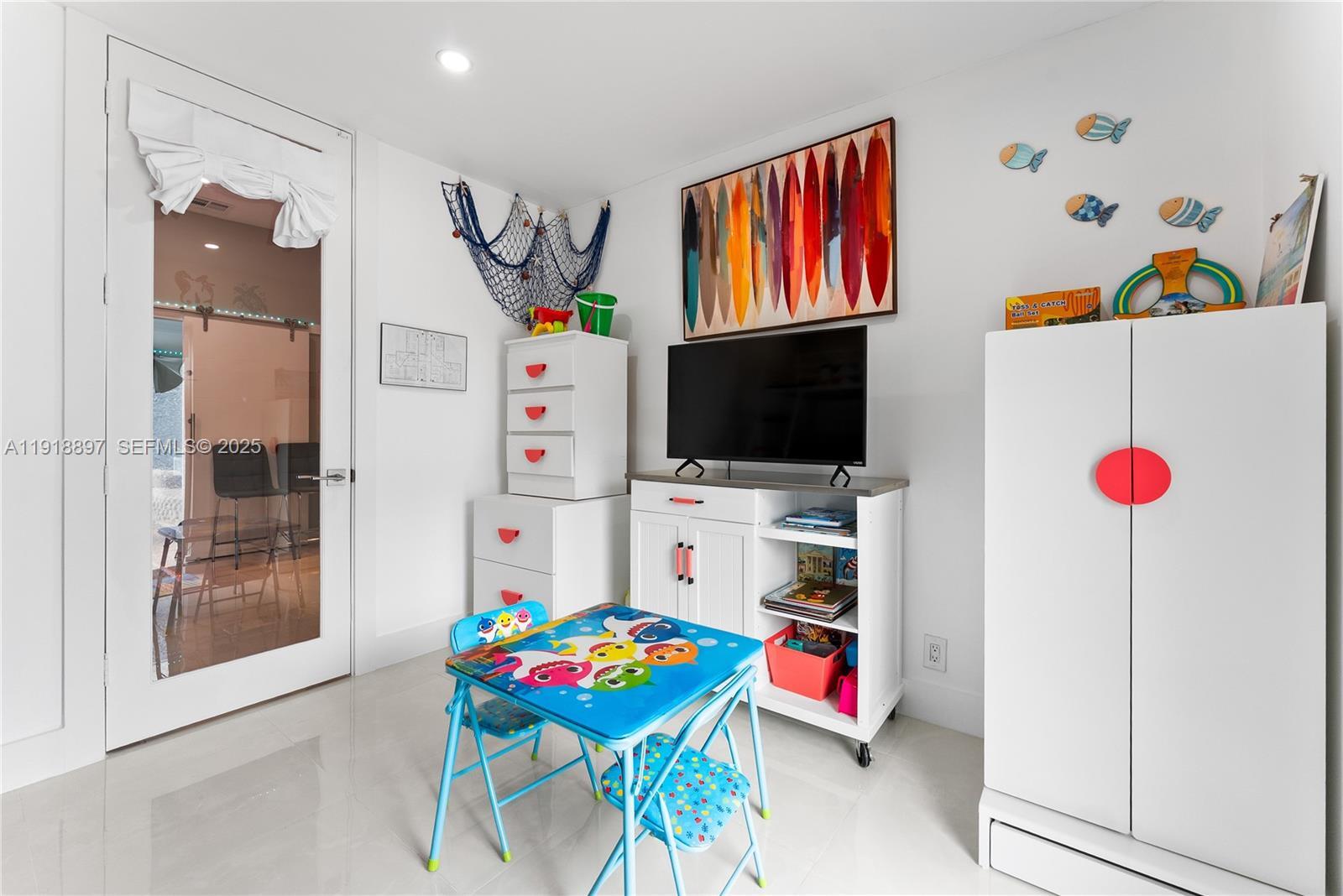 Building Photo - 2620 NE 15th St