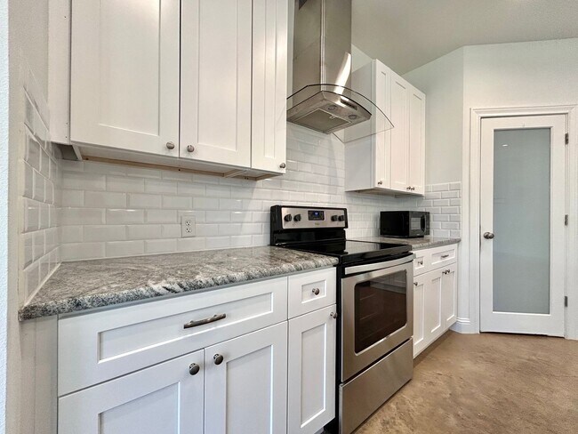 Building Photo - Modern Custom Home with Luxury Finishes & No Rear Neighbors!