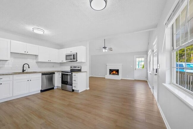 Building Photo - 4660 Bryant Rd