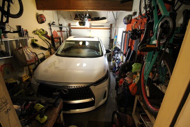 Building Photo - 6929 S Prom Dr