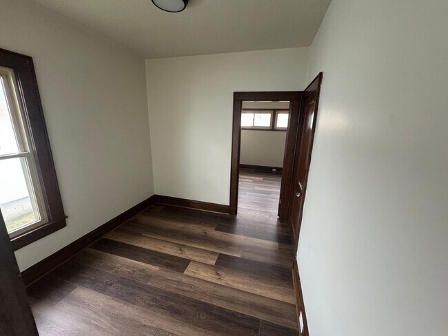 Building Photo - Updated 2-Bedroom Home with Spacious Layou...