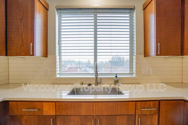 Building Photo - 13010 NE 24th Cir