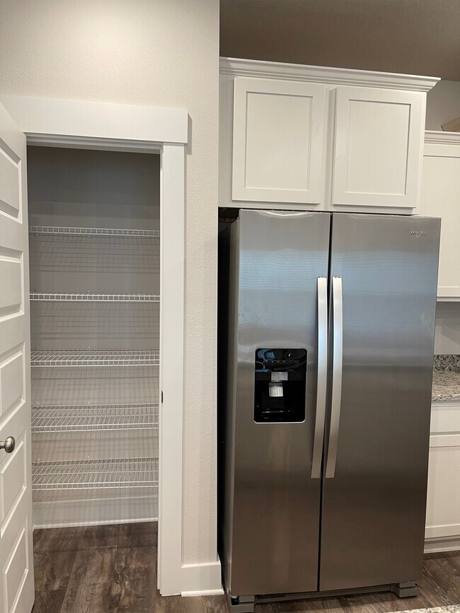 Building Photo - 1630 Iroquois Ct