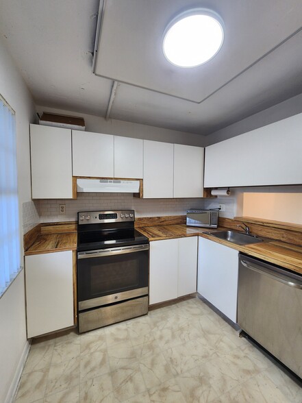 Building Photo - 3341 NW 47th Ter