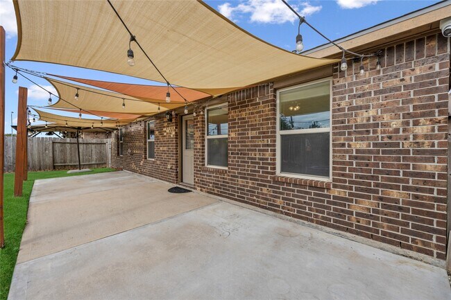 Building Photo - 3023 McDonough Way