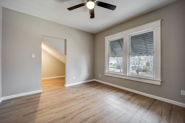 Building Photo - Freshly Updated 4 Bedroom House