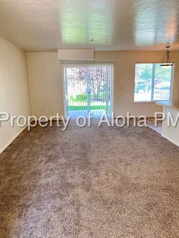 Building Photo - 1053 W Pine Ave