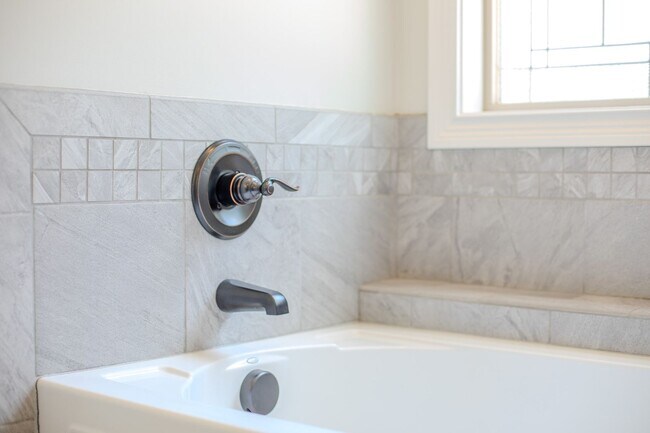 Building Photo - Fully Furnished, Short Term Rental, 1 Mont...