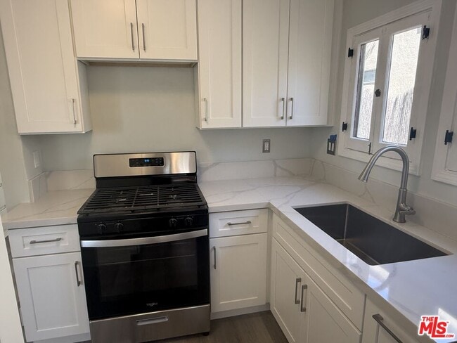 Building Photo - 92 S Sunnyslope Ave