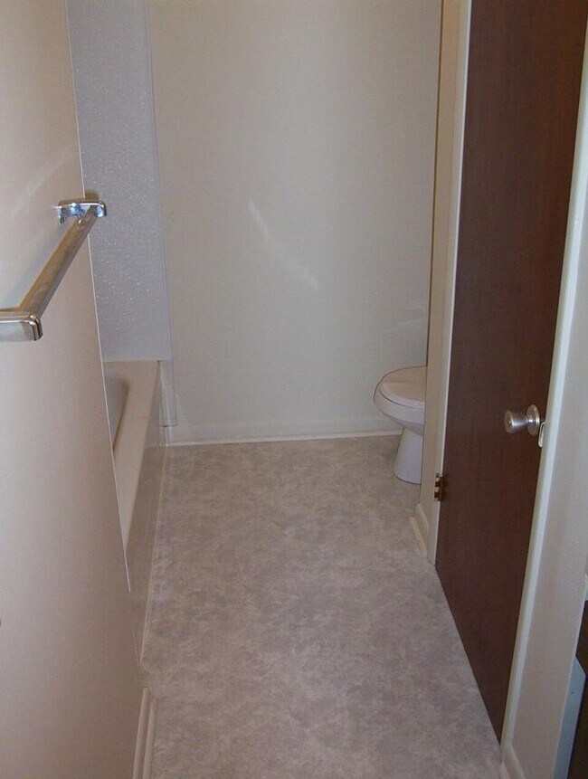 Building Photo - 3 bedroom in Madisonville KY 42431