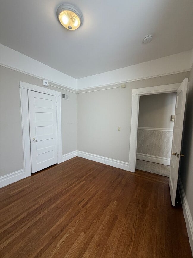 Building Photo - 2649