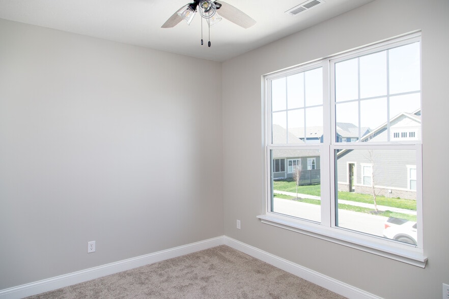 Building Photo - 14277 James Dean Dr