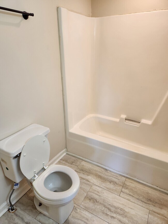 Building Photo - 1860 Lowe St