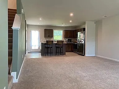 Building Photo - 4 Bedrooms 2.5 Bathrooms