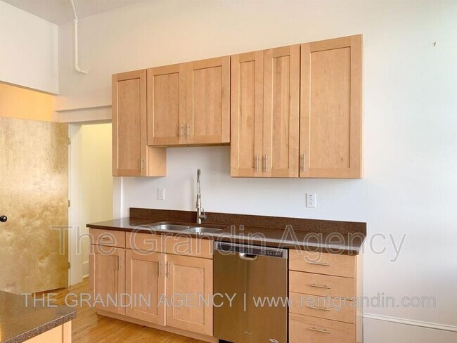 Building Photo - 126 Campbell Ave SW