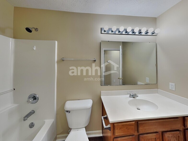 Building Photo - 1283 Spring Lake Dr