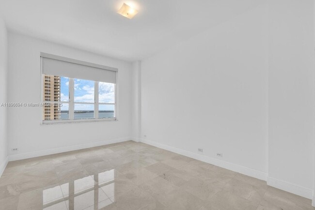 Building Photo - 888 Brickell Key Dr