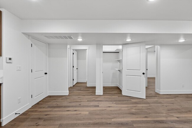 Building Photo - JR119L