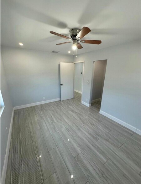 Building Photo - 122 SW 12th Ave