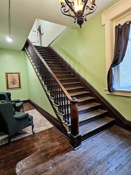 Building Photo - 4 N Park Pl