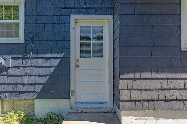 Building Photo - Spacious home for rent!