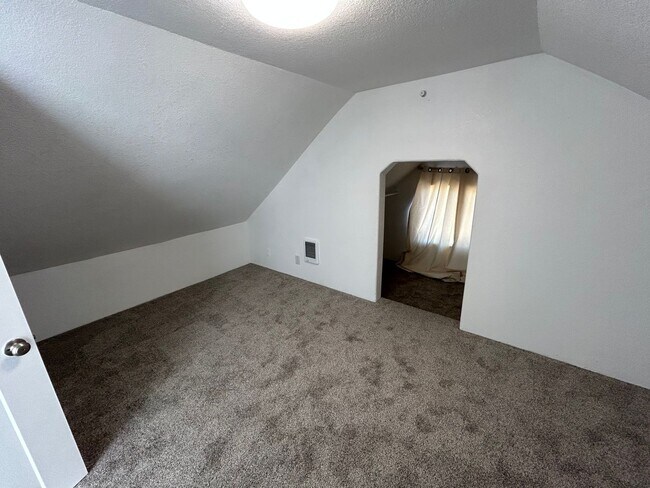 Building Photo - Quaint 3 Bedroom, 1 Bath Home in NW McMinnville