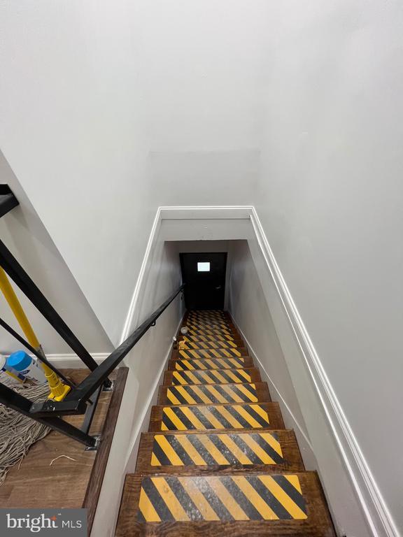 Building Photo - 2145 Elkins Ave