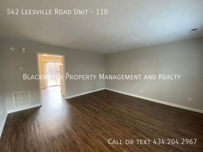 Building Photo - 2 Bedroom Townhome in Heritage Court!