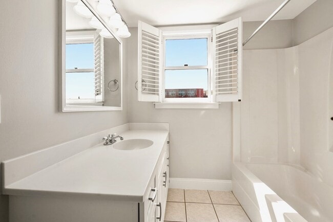 Building Photo - 442 Main St