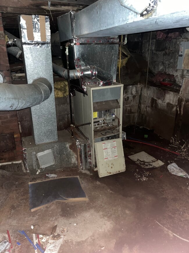 Building Photo - 1700 S Stanley St